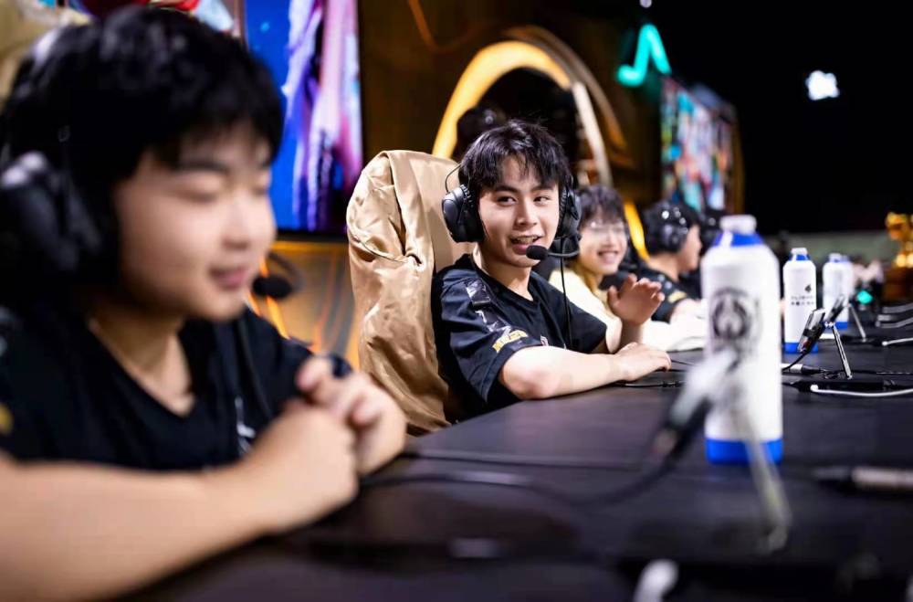 上野两路主宰比赛，EDG 2-0 轻取JDG